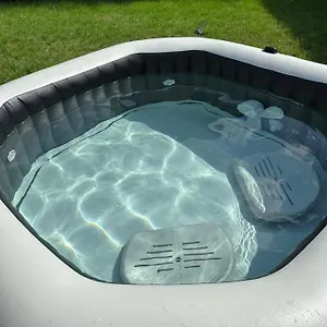  Apartment Traumhafte Haushaelfte Mit Kamin, Garten & Whirlpool